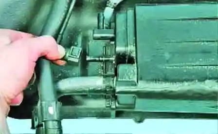 Снятие и установка адсорбера Hyundai Solaris