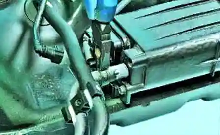 Снятие и установка адсорбера Hyundai Solaris