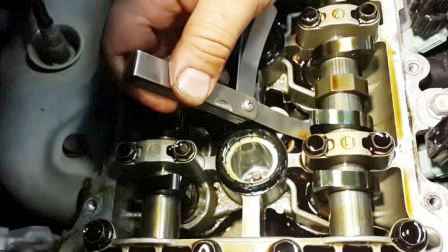 Checking and adjusting the valve clearances of the Hyundai Solaris engine