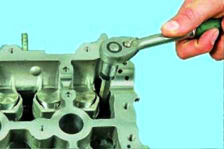 How to replace the Hyundai Solaris engine head gasket