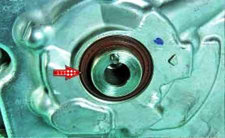 How to replace Hyundai Solaris crankshaft seals
