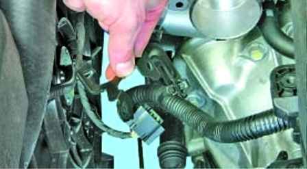 Removal and installation of the inlet pipe of the Hyundai Solaris engine