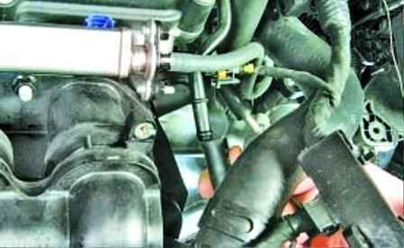 Removal and installation of the inlet pipe of the Hyundai Solaris engine