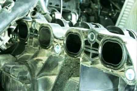 Removing and installing the inlet pipe of the Hyundai Solaris engine