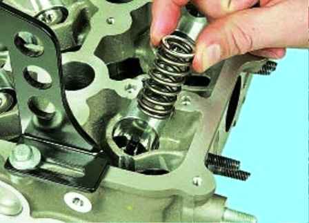 Replacing Hyundai Solaris engine oil seals