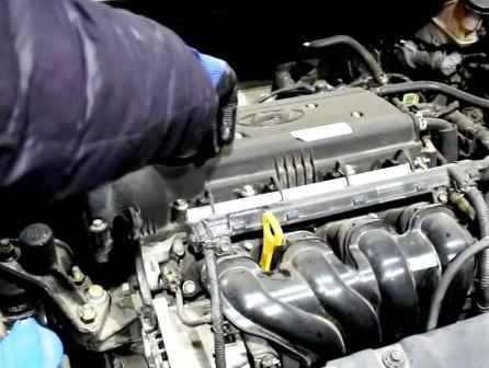 Hyundai Solaris engine oil system maintenance