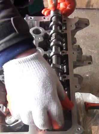 How to remove Hyundai Solaris engine camshafts