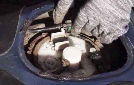 Removal and repair of Hyundai Solaris fuel module