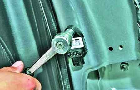 How to replace Hyundai Solaris sensors and security system unit