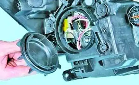 How to change bulbs in Hyundai Solaris lighting fixtures