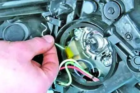 How to change bulbs in Hyundai Solaris lighting fixtures