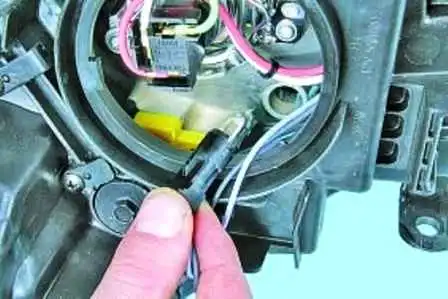 How to change bulbs in Hyundai Solaris lighting fixtures