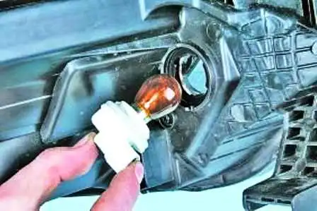 How to change bulbs in Hyundai Solaris lighting fixtures