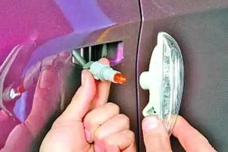 How to change bulbs in Hyundai Solaris lighting fixtures