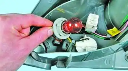 How to change bulbs in Hyundai Solaris lighting fixtures