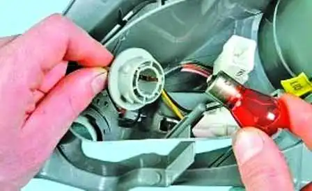 How to change bulbs in Hyundai Solaris lighting fixtures
