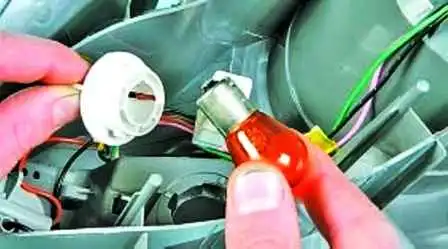 How to change bulbs in Hyundai Solaris lighting fixtures