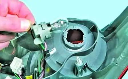 How to change bulbs in Hyundai Solaris lighting fixtures