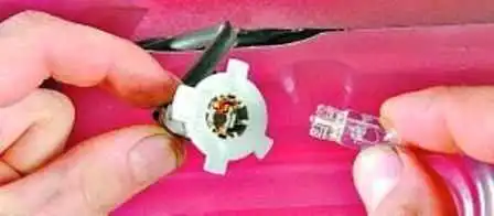 How to change bulbs in Hyundai Solaris lighting fixtures