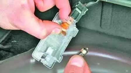 How to change bulbs in Hyundai Solaris lighting fixtures