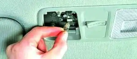 How to change bulbs in Hyundai Solaris lighting fixtures