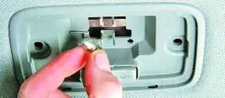 How to change bulbs in Hyundai Solaris lighting fixtures