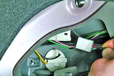 Removing headlights, lamps, horn and steering column switch of Hyundai Solaris