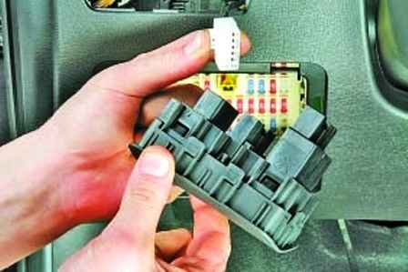 Cómo reemplazar sensores e interruptores de Hyundai Solaris