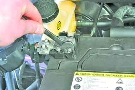 Feature of Hyundai Solaris car battery