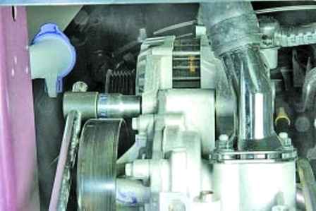 Removing and installing a Hyundai Solaris car generator