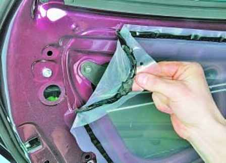 Разборка и снятие задней боковой двери Hyundai Solaris