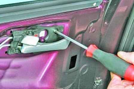 Разборка и снятие задней боковой двери Hyundai Solaris