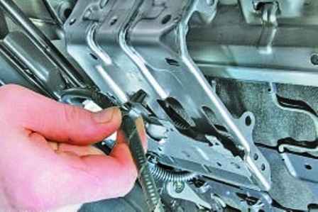 How to remove and install Hyundai Solaris car seats