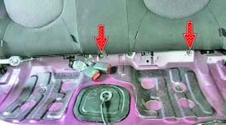 How to remove and install Hyundai Solaris seats