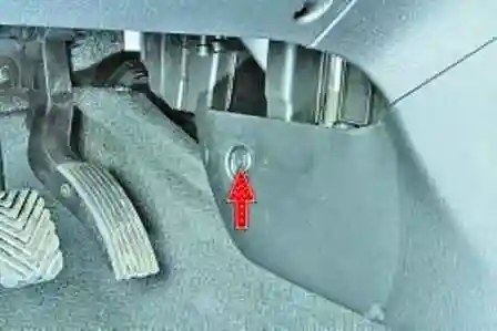 Hyundai Solaris едендік туннель төсемін қалай алып тастауға болады