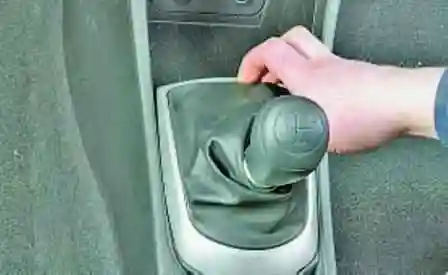 Hyundai Solaris едендік туннель төсемдерін қалай алып тастауға болады