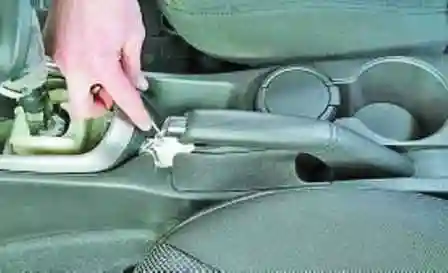 Hyundai Solaris едендік туннель төсемін қалай алып тастауға болады