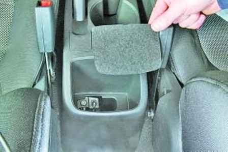 How to remove the Hyundai Solaris floor tunnel lining