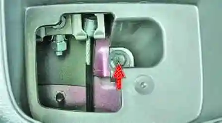 Hyundai Solaris едендік туннель төсемін қалай алып тастауға болады