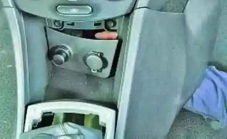 Hyundai Solaris едендік туннель төсемдерін қалай алып тастауға болады