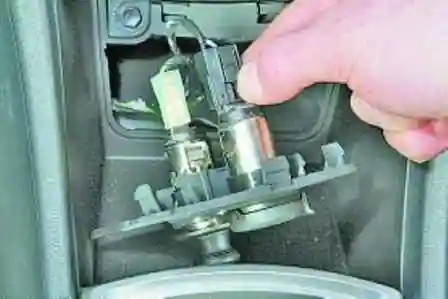 Hyundai Solaris едендік туннель төсемін қалай алып тастауға болады