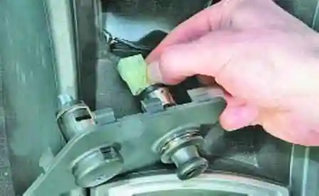 Hyundai Solaris едендік туннель төсемдерін қалай алып тастауға болады