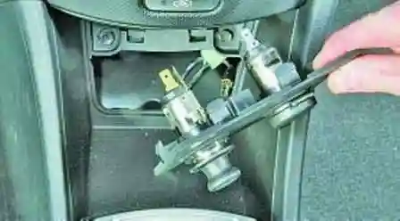 Hyundai Solaris едендік туннель төсемін қалай алып тастауға болады