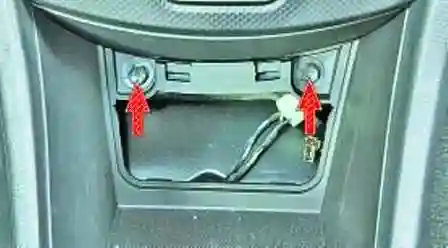 Hyundai Solaris едендік туннель төсемін қалай алып тастауға болады