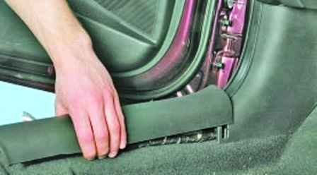 Cómo quitar revestimientos y herrajes del interior del automóvil Hyundai Solaris