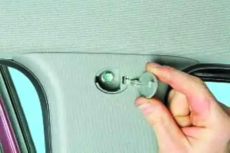 Как снять облицовки и арматуру салона автомобиля Hyundai Solaris