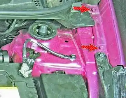Removing the grille of air inlet and fender of Hyundai Solaris