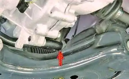 Checking the front suspension of Hyundai Solaris