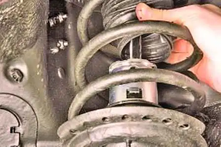 Checking the front suspension of the Hyundai Solaris