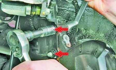 How to replace a Hyundai Solaris front hub bearing